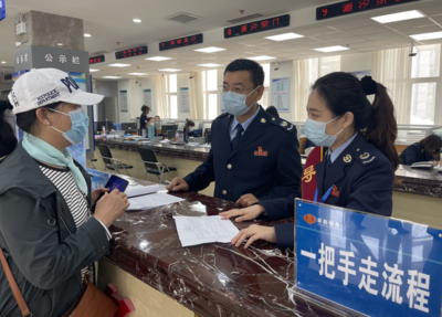 阜新市稅務(wù)局 “一把手走流程”，以親身體驗(yàn)察民意解民憂